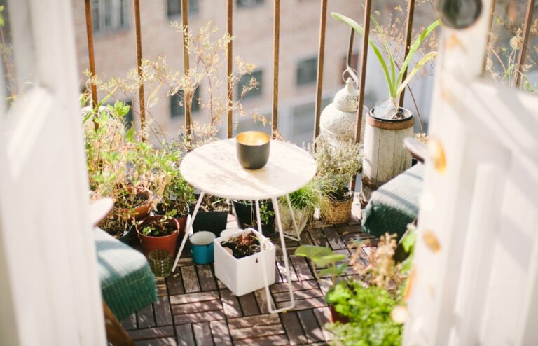 22 Halloween Balcony Decor Ideas